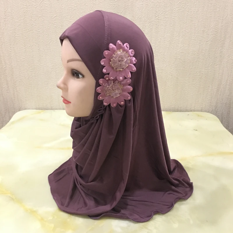 Beautiful Small Girl Hijab Scarf with Flowers Fit 2-7 Years Old Muslim Kids Pull On Islamic Scarf Shawl Headscarf Wholesale 50cm Beautiful Small Girl Hijab Scarf with Flowers Fit 2-7 Years Old Muslim Kids Pull On Islamic Scarf Shawl Headscarf Wholesale 50cm