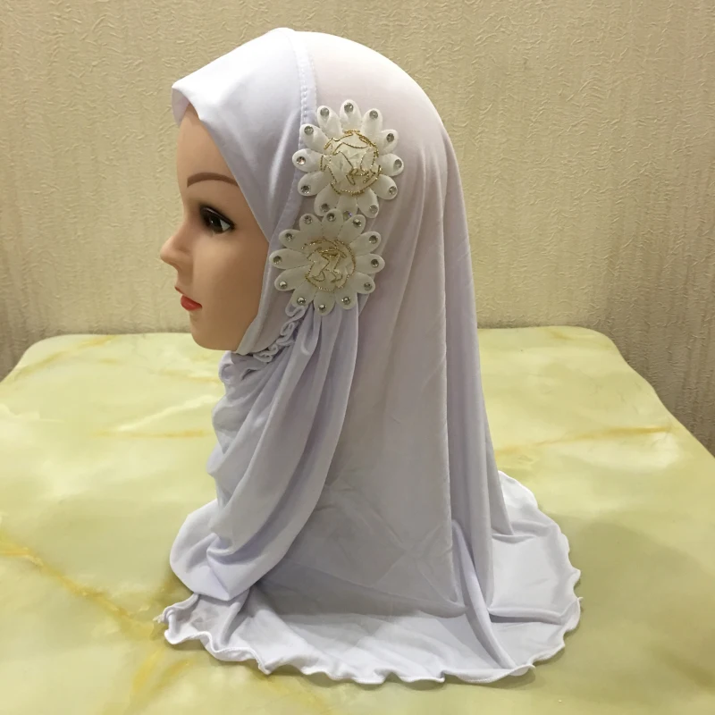 Beautiful Small Girl Hijab Scarf with Flowers Fit 2-7 Years Old Muslim Kids Pull On Islamic Scarf Shawl Headscarf Wholesale 50cm Beautiful Small Girl Hijab Scarf with Flowers Fit 2-7 Years Old Muslim Kids Pull On Islamic Scarf Shawl Headscarf Wholesale 50cm