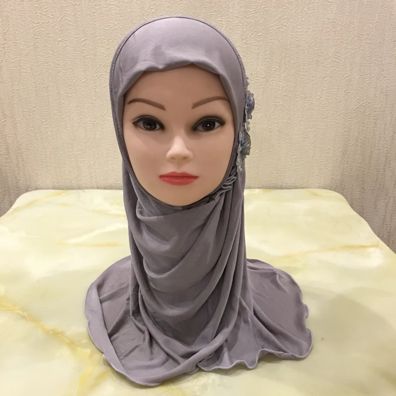 Beautiful Small Girl Hijab Scarf with Flowers Fit 2-7 Years Old Muslim Kids Pull On Islamic Scarf Shawl Headscarf Wholesale 50cm Beautiful Small Girl Hijab Scarf with Flowers Fit 2-7 Years Old Muslim Kids Pull On Islamic Scarf Shawl Headscarf Wholesale 50cm
