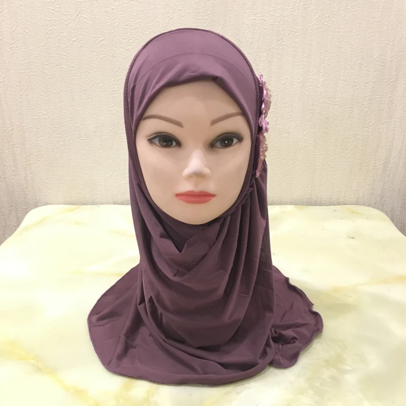 Beautiful Small Girl Hijab Scarf with Flowers Fit 2-7 Years Old Muslim Kids Pull On Islamic Scarf Shawl Headscarf Wholesale 50cm Beautiful Small Girl Hijab Scarf with Flowers Fit 2-7 Years Old Muslim Kids Pull On Islamic Scarf Shawl Headscarf Wholesale 50cm