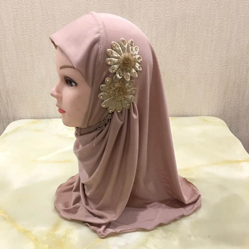 Beautiful Small Girl Hijab Scarf with Flowers Fit 2-7 Years Old Muslim Kids Pull On Islamic Scarf Shawl Headscarf Wholesale 50cm Beautiful Small Girl Hijab Scarf with Flowers Fit 2-7 Years Old Muslim Kids Pull On Islamic Scarf Shawl Headscarf Wholesale 50cm