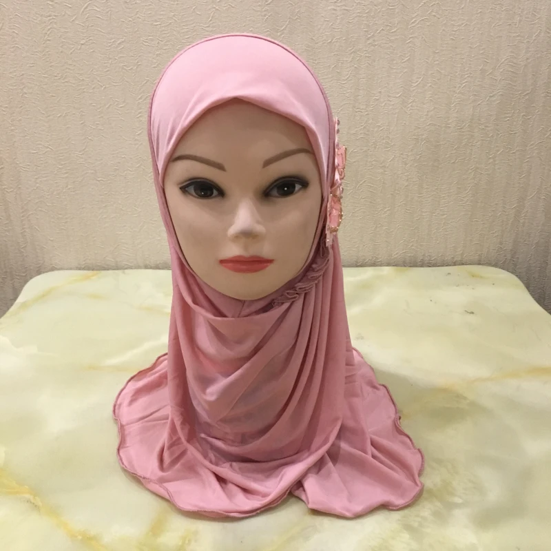 Beautiful Small Girl Hijab Scarf with Flowers Fit 2-7 Years Old Muslim Kids Pull On Islamic Scarf Shawl Headscarf Wholesale 50cm Beautiful Small Girl Hijab Scarf with Flowers Fit 2-7 Years Old Muslim Kids Pull On Islamic Scarf Shawl Headscarf Wholesale 50cm