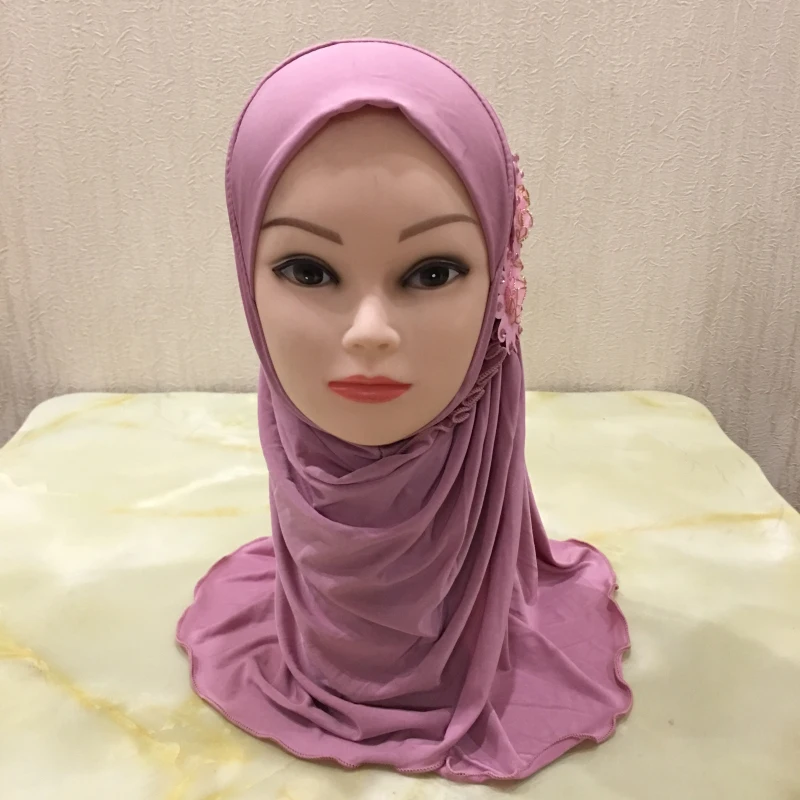Beautiful Small Girl Hijab Scarf with Flowers Fit 2-7 Years Old Muslim Kids Pull On Islamic Scarf Shawl Headscarf Wholesale 50cm Beautiful Small Girl Hijab Scarf with Flowers Fit 2-7 Years Old Muslim Kids Pull On Islamic Scarf Shawl Headscarf Wholesale 50cm