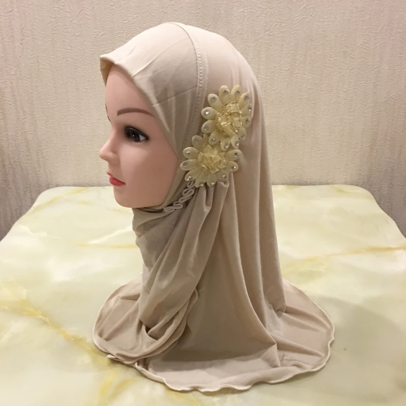 Beautiful Small Girl Hijab Scarf with Flowers Fit 2-7 Years Old Muslim Kids Pull On Islamic Scarf Shawl Headscarf Wholesale 50cm Beautiful Small Girl Hijab Scarf with Flowers Fit 2-7 Years Old Muslim Kids Pull On Islamic Scarf Shawl Headscarf Wholesale 50cm