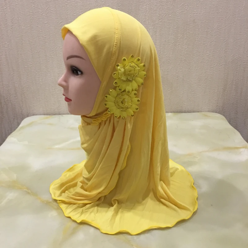 Beautiful Small Girl Hijab Scarf with Flowers Fit 2-7 Years Old Muslim Kids Pull On Islamic Scarf Shawl Headscarf Wholesale 50cm Beautiful Small Girl Hijab Scarf with Flowers Fit 2-7 Years Old Muslim Kids Pull On Islamic Scarf Shawl Headscarf Wholesale 50cm