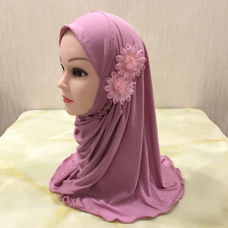 Beautiful Small Girl Hijab Scarf with Flowers Fit 2-7 Years Old Muslim Kids Pull On Islamic Scarf Shawl Headscarf Wholesale 50cm Beautiful Small Girl Hijab Scarf with Flowers Fit 2-7 Years Old Muslim Kids Pull On Islamic Scarf Shawl Headscarf Wholesale 50cm