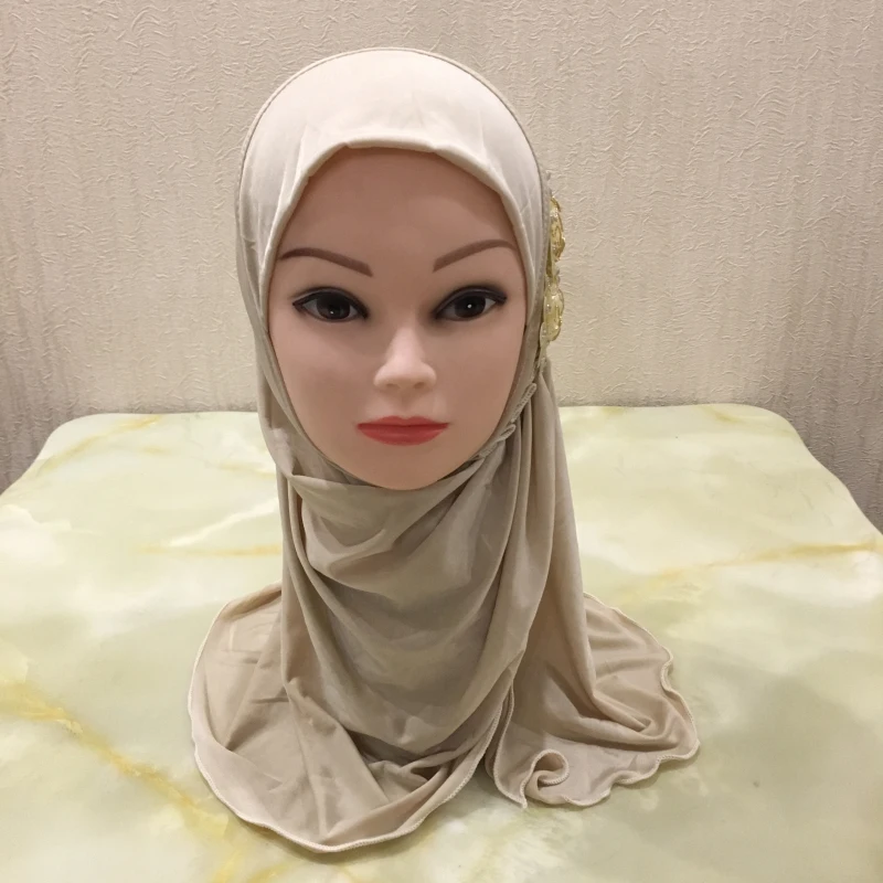 Beautiful Small Girl Hijab Scarf with Flowers Fit 2-7 Years Old Muslim Kids Pull On Islamic Scarf Shawl Headscarf Wholesale 50cm Beautiful Small Girl Hijab Scarf with Flowers Fit 2-7 Years Old Muslim Kids Pull On Islamic Scarf Shawl Headscarf Wholesale 50cm