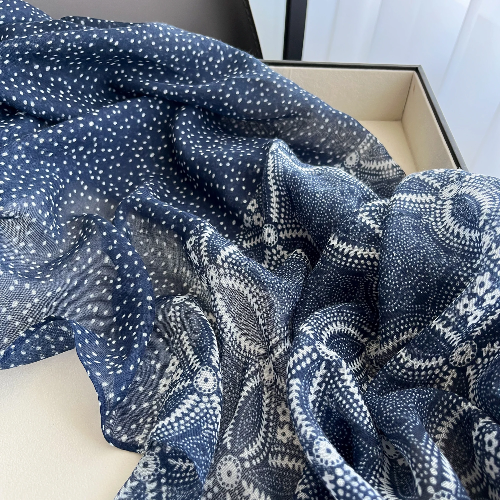 2024 New Fashion Summer Women Scarf Bohemia Flower Beach Hijab Shawls and Wraps Female Foulard Echarpe Designer Pashmina Bandana