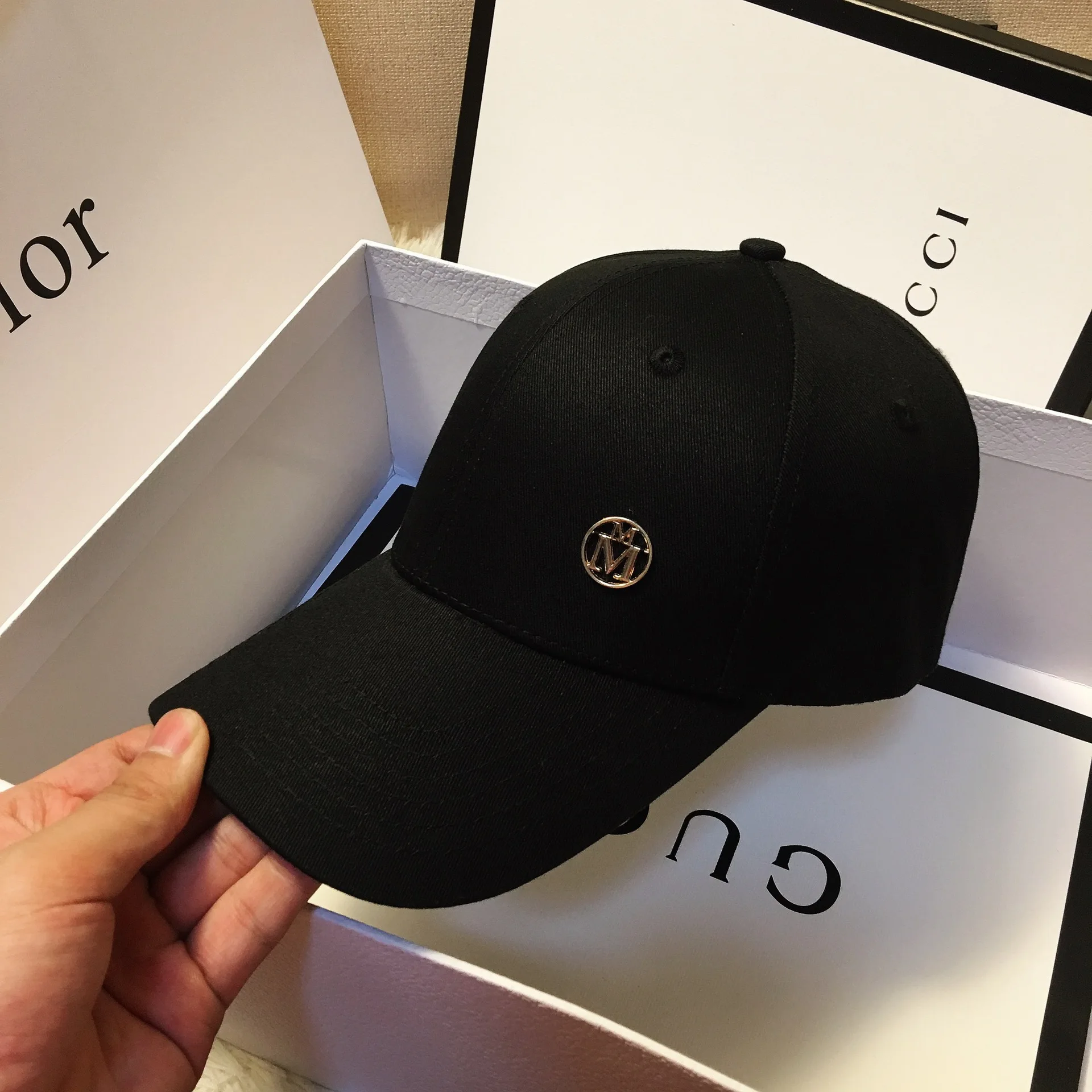 Fashion New Baseball Cap All-match Trendy People Street Sunshade Black Cap Men and Women Couple White Internet Red Hat Fashion New Baseball Cap All-match Trendy People Street Sunshade Black Cap Men and Women Couple White Internet Red Hat