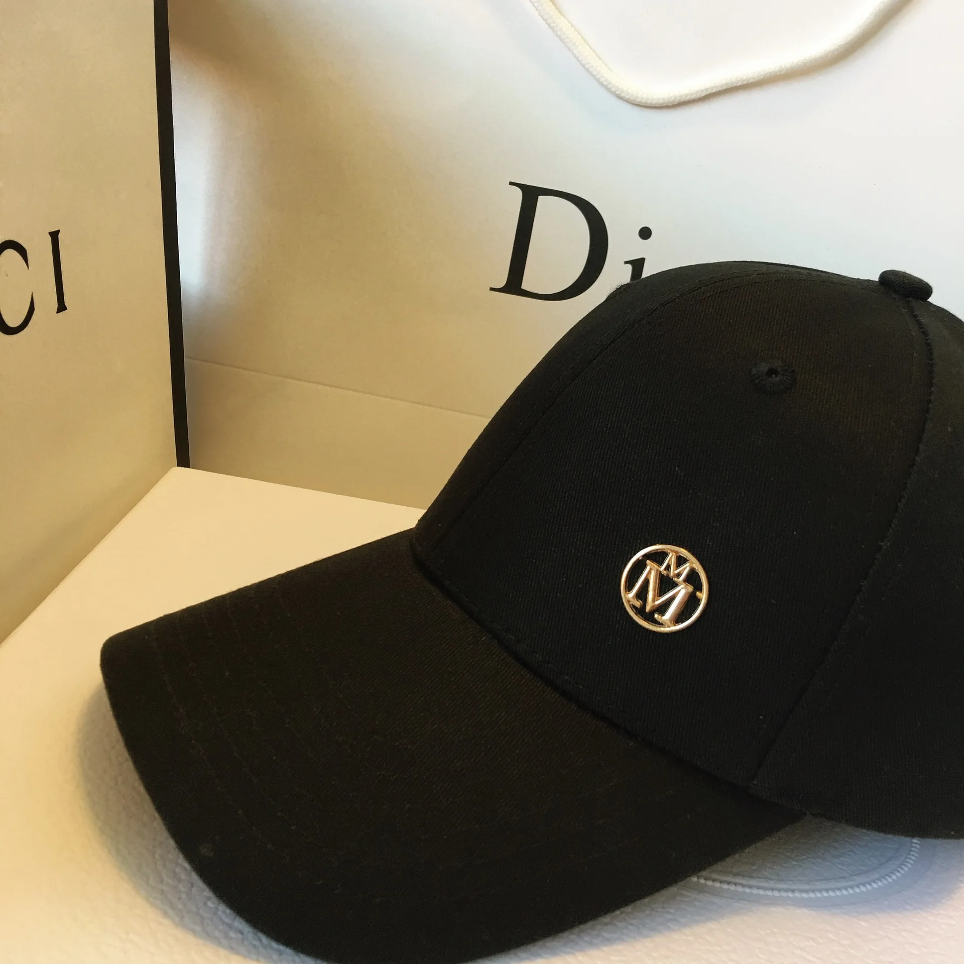 Fashion New Baseball Cap All-match Trendy People Street Sunshade Black Cap Men and Women Couple White Internet Red Hat Fashion New Baseball Cap All-match Trendy People Street Sunshade Black Cap Men and Women Couple White Internet Red Hat