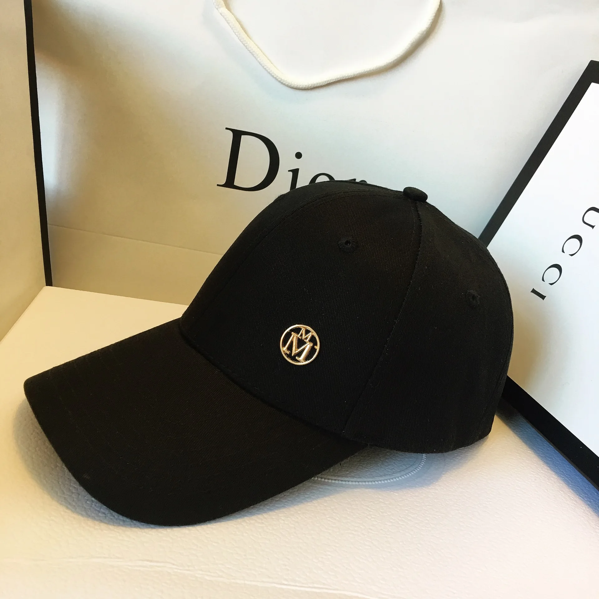 Fashion New Baseball Cap All-match Trendy People Street Sunshade Black Cap Men and Women Couple White Internet Red Hat Fashion New Baseball Cap All-match Trendy People Street Sunshade Black Cap Men and Women Couple White Internet Red Hat